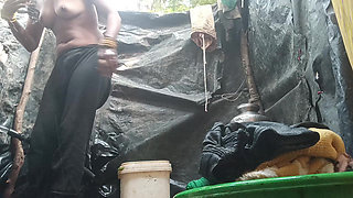 Bhabhi Ka Aaj Nahate Hue Video Banaa Liya