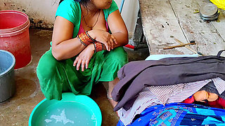 Desi bhabhi ne  bathroom me land chusha