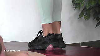 While Nomi Is on the Phone, the Slave Has an Orgasm