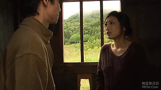 01E0622-Mature wife who has an affair by meeting in a hut in the field