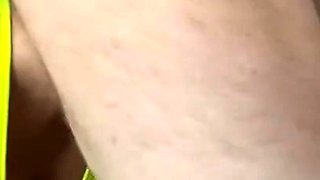 Slutty Babe Gives Amateur Blowjob to Huge Cock at Gym