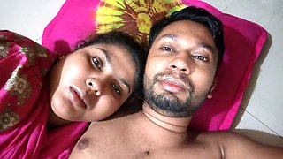 Elegant desi bhabhi gets into some unbelievable romance while wearing a saree