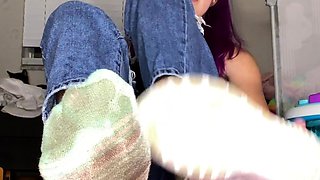 Amateur redhead fully nude on bed and masturbating