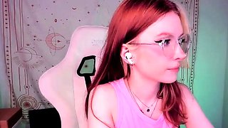 Amateur Webcam Teen Masturbates And Teases