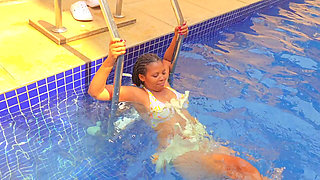 Rich Woman Masturbate in Her Swimming Pool