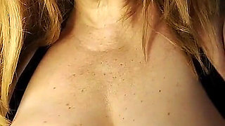 Big-breasted Woman Showing off