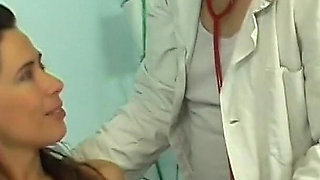 Doctor piss - nurse Pepper Pew fucks with old kinky doctor Pavel Terrier