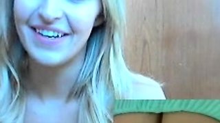Hot amateur blonde pregnant toying her pussy solo