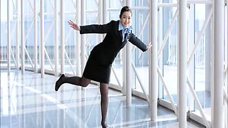 Elegant Flight Attendant Ryu Delivers a Performance Filled with Beauty and Passion - 2