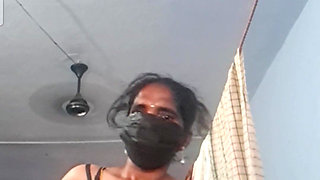 Tamil Aunty Fingering and Urine Passing