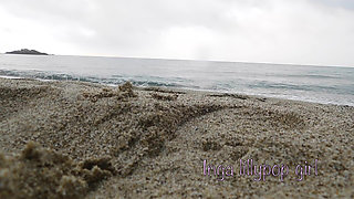 Teen Girl Masturbate on the Beach