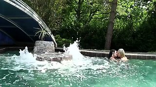 Radical - Lesbian girls have sex in the swimming pool