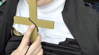 Close up amateur beauty uses her toy to masturbates