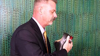 Hunk Gives His Pal Foot Worship