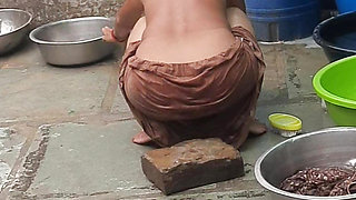 The elder sister-in-law is watching the brother-in-law in the open bathroom after going home naked after walking in the open for