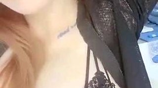 網紅女神 【小江流影】 暴力自慰 ，性感黑絲