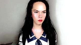 Nerdy amateur british teen babe masturbates