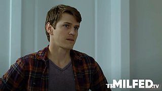 Cheating cougar tempts the teenager delivery boy - milfed