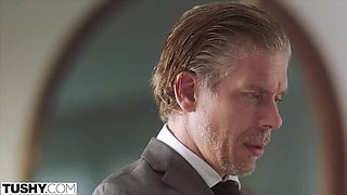 Scarlett's blonde clip