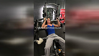 18yo Muscle Girl's Dripping Pussy Pound During Live Leak