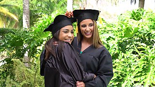 Layla London & Tony D: Flexible babes in HD